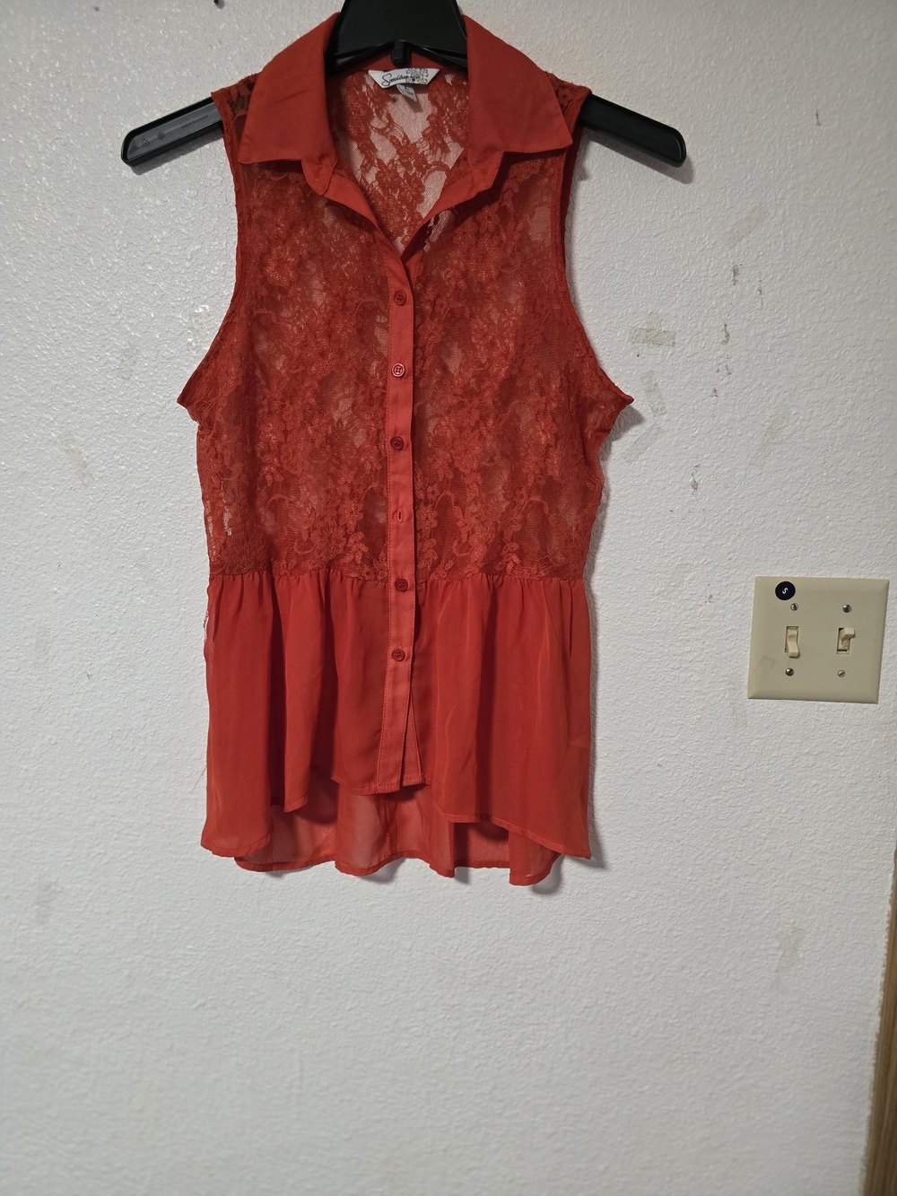 Speechless Red Lace Chiffon Sleeveless Button-Front Blouse